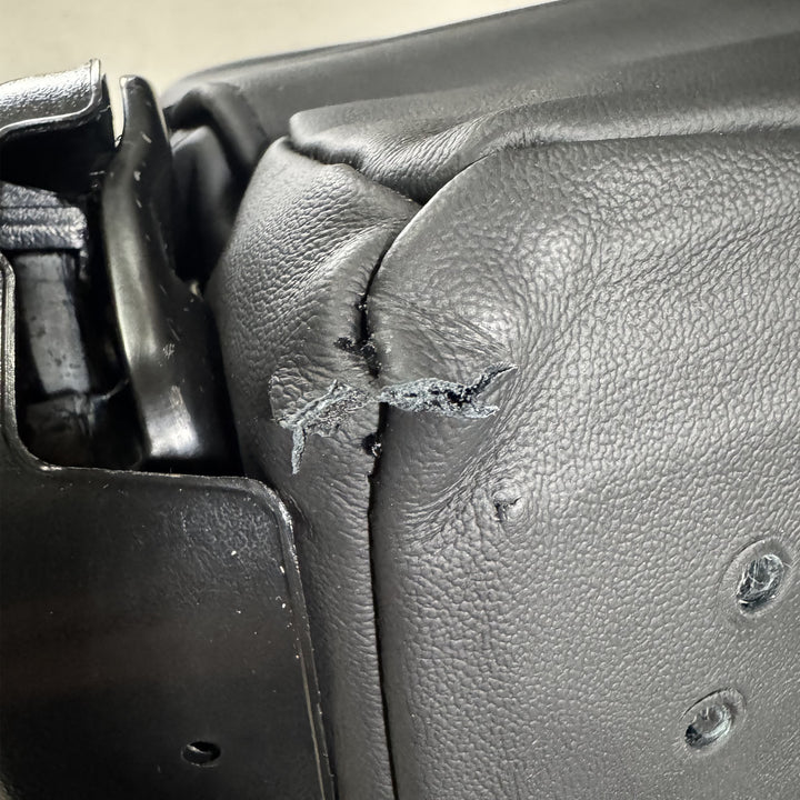 Sport Seat Black Leather (driver) w/ Lumbar Blemished