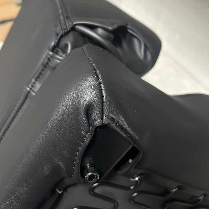 Trailcat Black Vinyl/Black HD Vinyl (driver) w/ Inflatable Lumbar Support Blemished